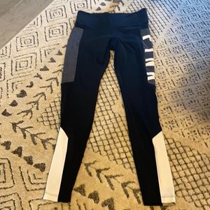 PINK ULTIMATE BLK/WHT/GRAY Sz S Leggings w/pockets